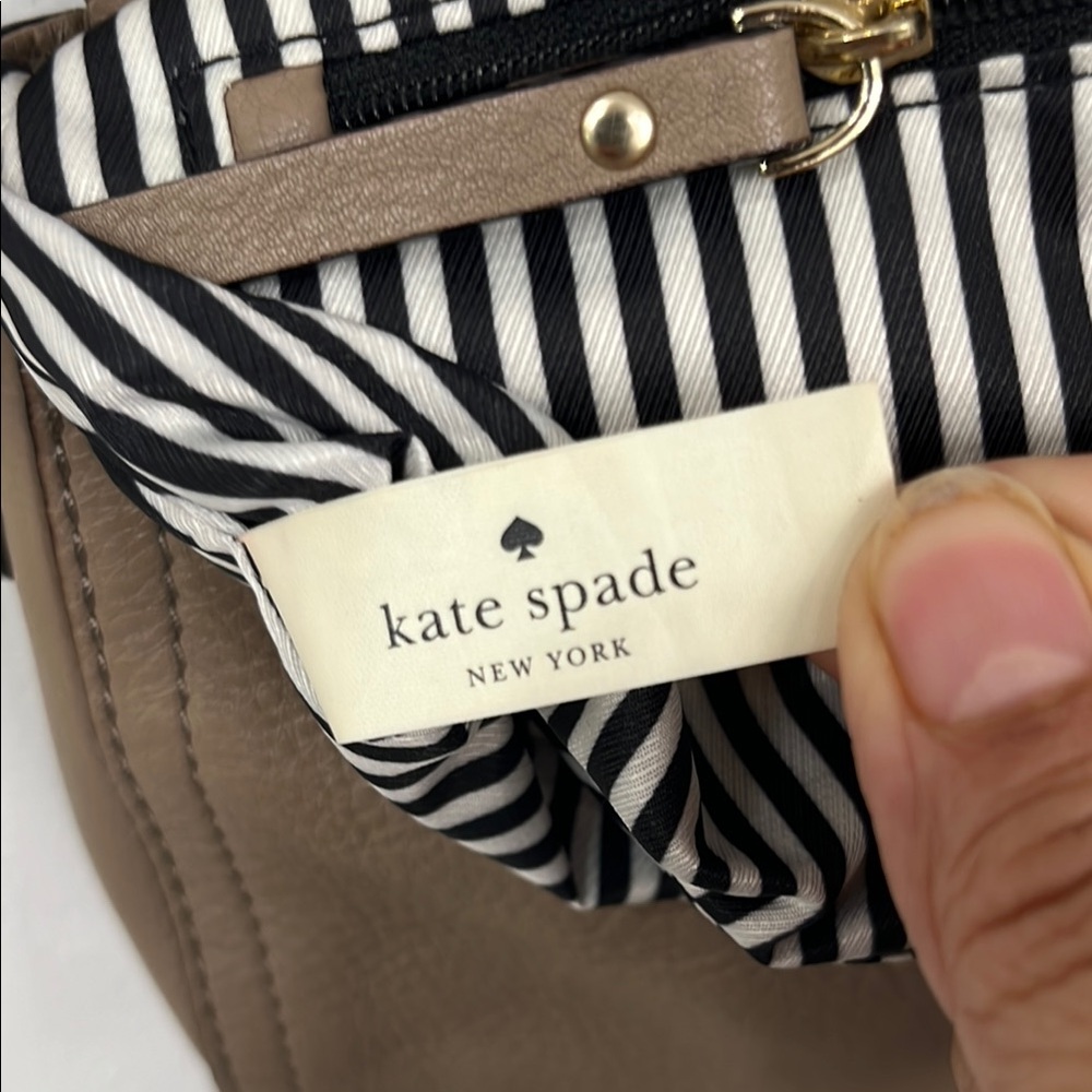 Kate Spade Brown Crossbody Bag with Timeless Appeal - Picture 4 of 9